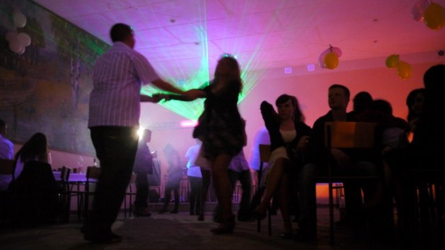 dj na impreze, organizacja imprez, wynajem oswietlenia, swiatla dyskotekowe, lampa uv, ultrafiolet, laser